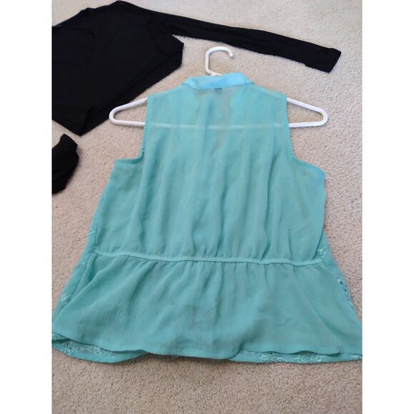 Gorgeous Ruffled Embroidered Tie Front Tank Top Size M - Picture 5 of 8